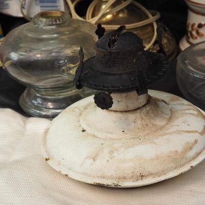 lot 86 oil lamps for parts and repair. 3 lamplight farms 1 Aladdin 1 B&H 2 finger night lights