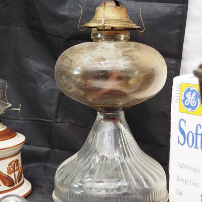 lot 86 oil lamps for parts and repair. 3 lamplight farms 1 Aladdin 1 B&H 2 finger night lights