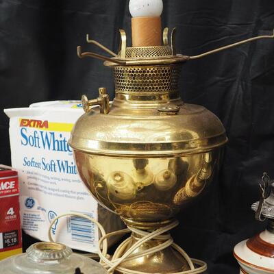 lot 86 oil lamps for parts and repair. 3 lamplight farms 1 Aladdin 1 B&H 2 finger night lights