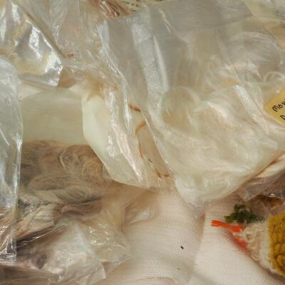 Lot 87 Wool many different kinds, Goat, dog, mostly raw some spun