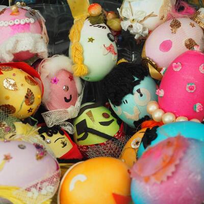 Lot 89 hand painted easter eggs, vintage patches