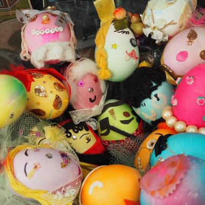 Lot 89 hand painted easter eggs, vintage patches