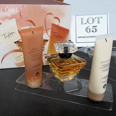 Lancome Paris Tresor Perfume and 2 Lotion Set in Box, Full.  Read description for more details.