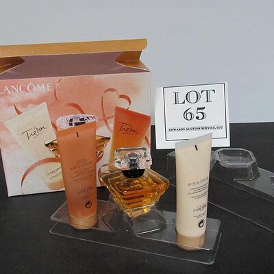 Lancome Paris Tresor Perfume and 2 Lotion Set in Box, Full.  Read description for more details.
