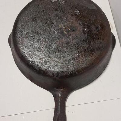 Cast Iron Skillet -Item #36 - 10" diameter
