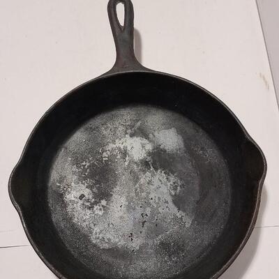 Cast Iron Skillet -Item #36 - 10" diameter
