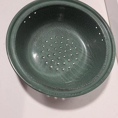  Graniteware / Enamelware Bowl  Collinder -Item #100 - 10Â½"W