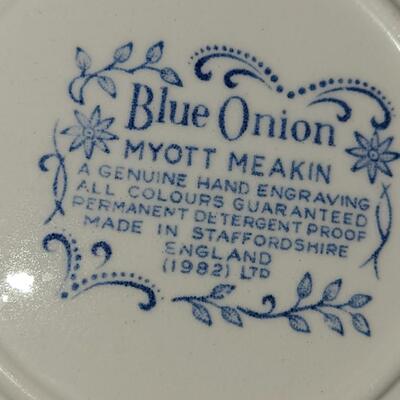 Lot 137: English Blue Onion Service Set