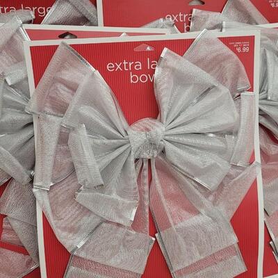 Lot 2: Bundle of New Christmas Large Accent Bows