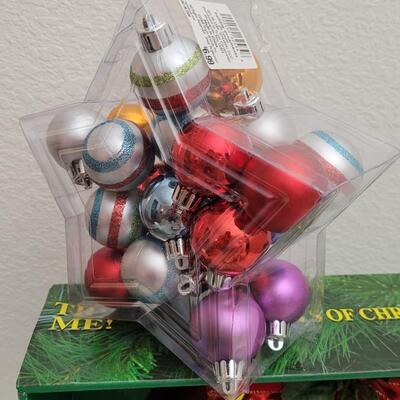 Lot 8: Assorted NEW Christmas Accents and Essentials 