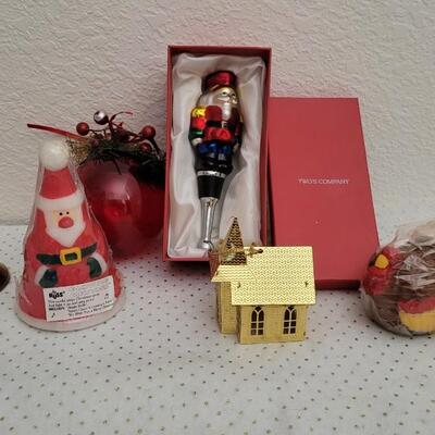 Lot 36: Assorted Christmas Home Deco Collectibles 