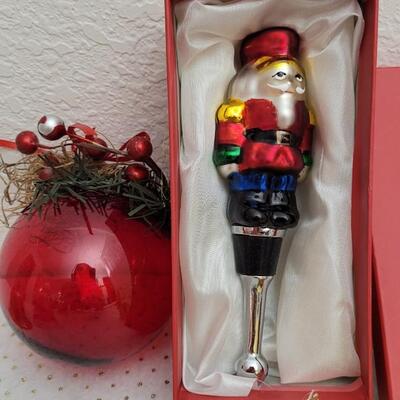 Lot 36: Assorted Christmas Home Deco Collectibles 