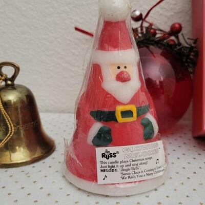Lot 36: Assorted Christmas Home Deco Collectibles 