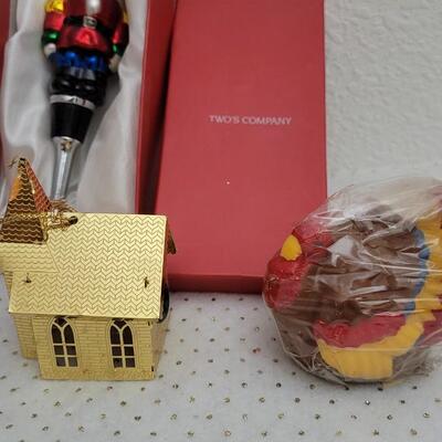 Lot 36: Assorted Christmas Home Deco Collectibles 