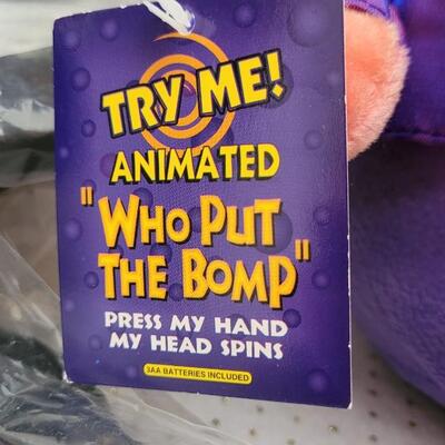 Lot 44: Assorted Halloween Collectibles - Who Put the Bomp Needs Batteries but Works 