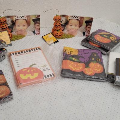 Lot 46: Assorted Hallmark Halloween Collectibles 