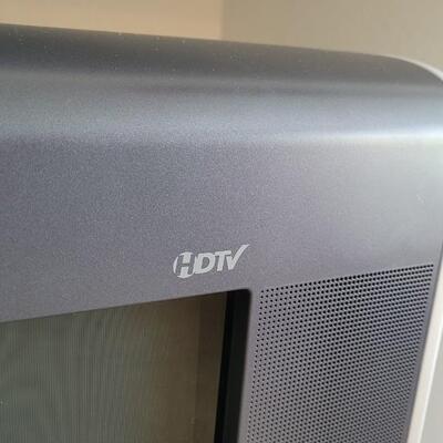Lot 58: Large SONY WEGA HDTV Television 