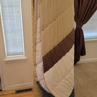 Lot 59: Vintage Mid Century Modern Bedspread (has been dry cleaned)