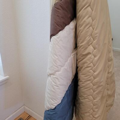 Lot 59: Vintage Mid Century Modern Bedspread (has been dry cleaned)