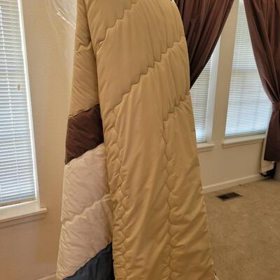 Lot 59: Vintage Mid Century Modern Bedspread (has been dry cleaned)
