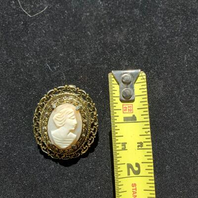 Vintage Weiss Cameo Brooch 