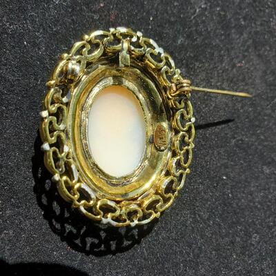 Vintage Weiss Cameo Brooch 