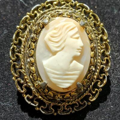Vintage Weiss Cameo Brooch 