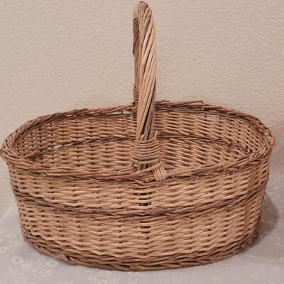 Lot 106: (2) Baskets