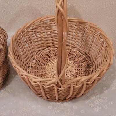 Lot 106: (2) Baskets