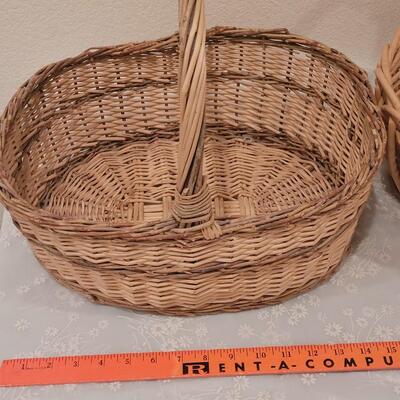Lot 106: (2) Baskets