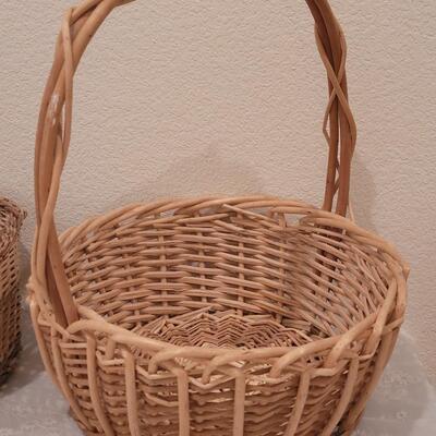 Lot 106: (2) Baskets
