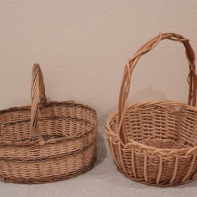 Lot 106: (2) Baskets