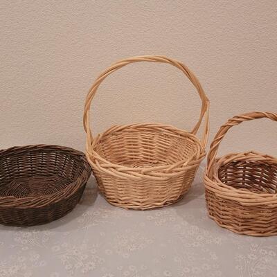 Lot 107: (3) Baskets