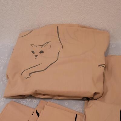 Lot 120: Queen Size Cat Sheet Set