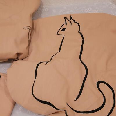 Lot 120: Queen Size Cat Sheet Set