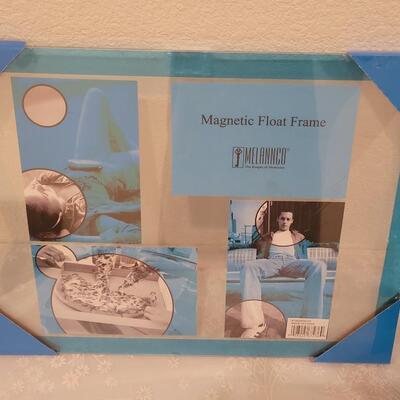 Lot 122: (2) Picture Frames