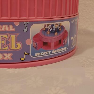 Lot 133: Jewelry Box Carousel 