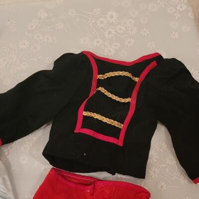 Lot 136: Antique/Vintage Doll Clothes