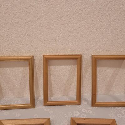 Lot 152: Small Picture Frames Lot (only one has glass)