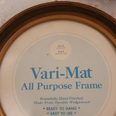Lot 156: Round Picture Frames Lot 