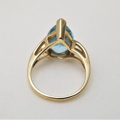 Lot #250  14kt Yellow Gold Ring set with Blue Topaz, size 8