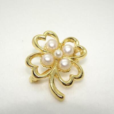 Pearls and a Clover Gold Tone Pin - SWEET!