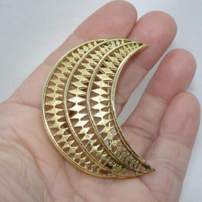 Gold Tone Crescent Moon Filigree Brooch 