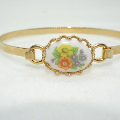 Pretty Little Gold Tone AVON porcelain Flower Latch Cuff Bracelet 
