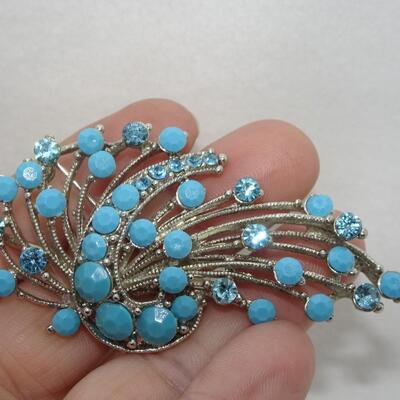 Mid Century Teal Glass & Rhinestone Silver Tone Swirl Brooch 