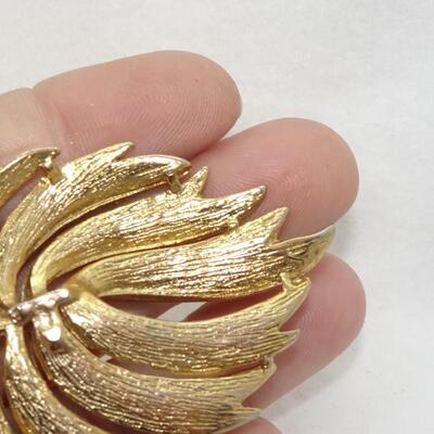 Gold Tone Leaf Pin Brooch 