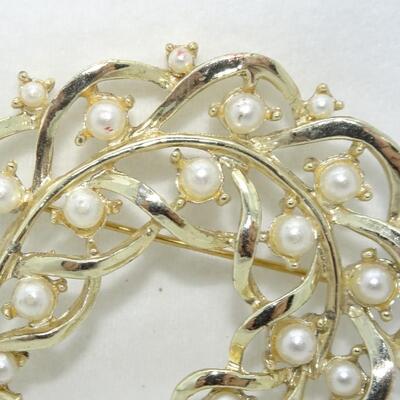 Gold Tone Pearl Leaf Brooch 