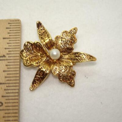 Gorgeous Filigree Gold Tone Flower Pin, Center Pearl 