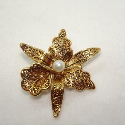 Gorgeous Filigree Gold Tone Flower Pin, Center Pearl 