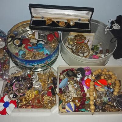 Lot Costume Jewlery